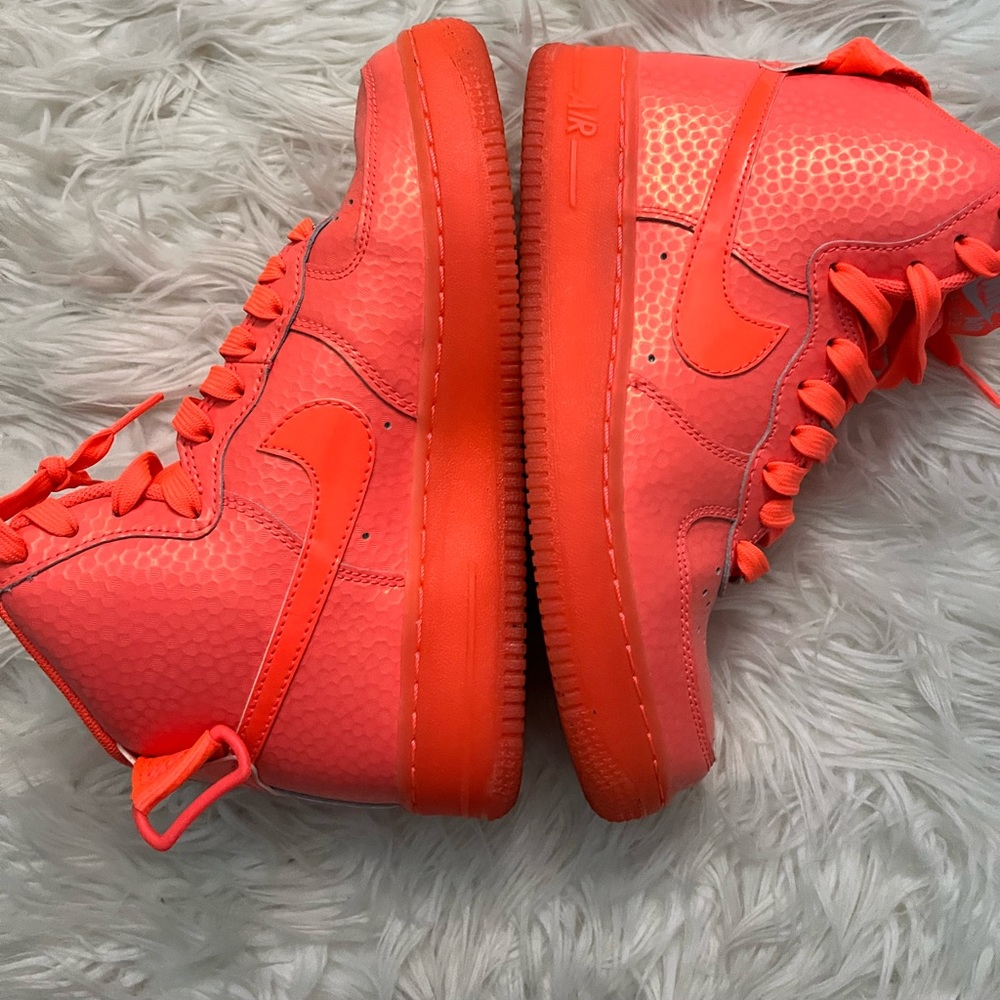 Nike Air Force 1’s Neon coral gold  Size 6